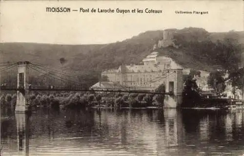 Ak Moisson sur Seine Yvelines, Brücke über Fluss, Gebäude auf Hügel, Landschaftsaufnahme, Schw...
