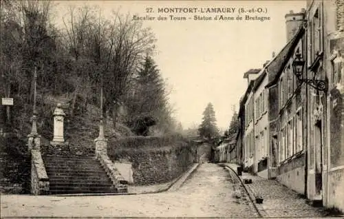 Postkarte Montfort l'Amaury Yvelines, Treppe von Tours, Statue der Anna von der Bretagne
