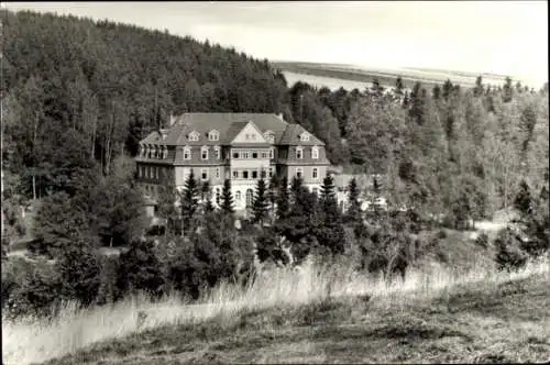 Ak Trautenstein Oberharz am Brocken, Kurheim im Wald, historische Architektur, Umgebung mit Bä...