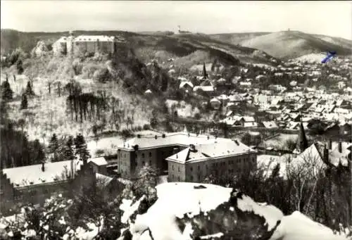 Ak Blankenburg am Harz, Schneebedeckte Landschaft, Burg auf dem Berg, Kleinstadt im Tal