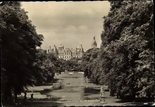 Ak Schwerin in Mecklenburg, Schloss  Kaskaden, Kreuzkanal, Park, Bäume, Wasserfläche