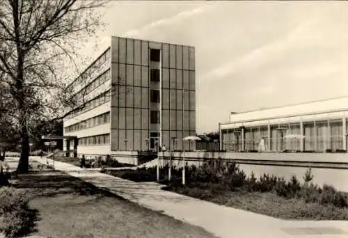 Ak Ostseebad Kühlungsborn, FDGB-Ferienheim „Ernst Grube“, moderne Architektur, Landschaftsgarten