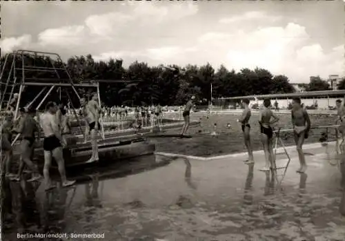 Ak Berlin Tempelhof Mariendorf, Sommerbad, Badegäste