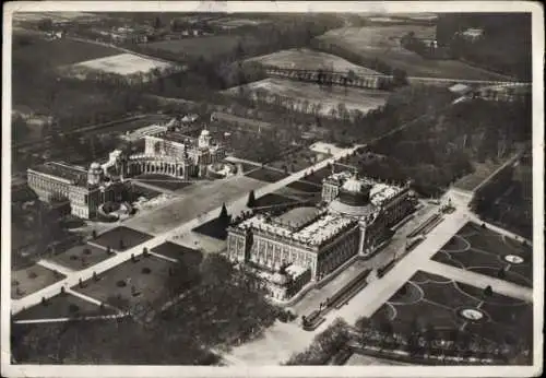 Ak Potsdam Sanssouci, Luftansicht Neues Palais, Gartenanlagen, Architektur, Bäume