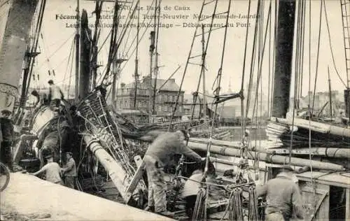 Ak Fécamp Seine Maritime, Interieur du Terre-Neuvier Notre-Dame-de-Lourdes, Schiff, Seeleute