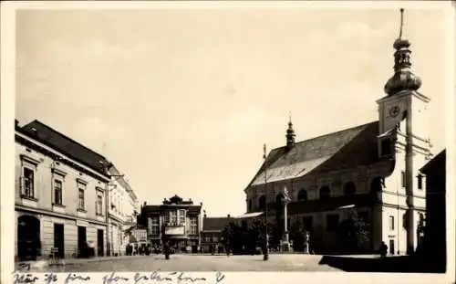 Ak Holešov Holleschau Holeshof Region Zlin, Marktplatz, Kirche mit Turm, historische Architekt...