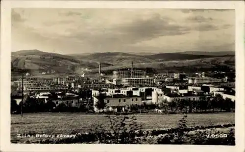 Ak Zlín Gottwaldov in Mähren Region Zlin, Industriegebäude, Berglandschaft, Fabriken und Wohnh...
