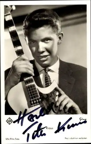 Ak Schauspieler und Sänger Peter Kraus, Portrait mit Gitarre, Autogramm