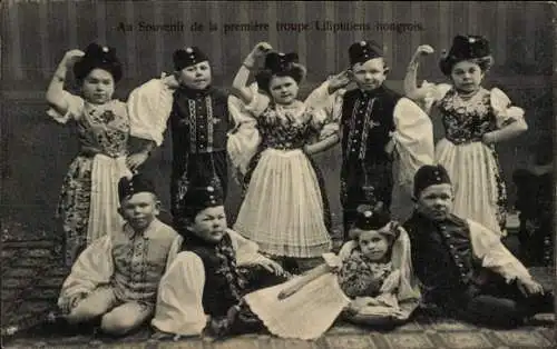Ak Ungarn, Gruppenbild ungarischer Liliputaner in Tracht