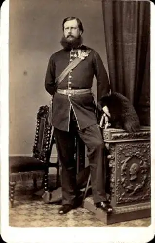 CdV Prinz Edward von Sachsen Weimar, Standportrait, Fotograf J. Russell & Sons, Chichester