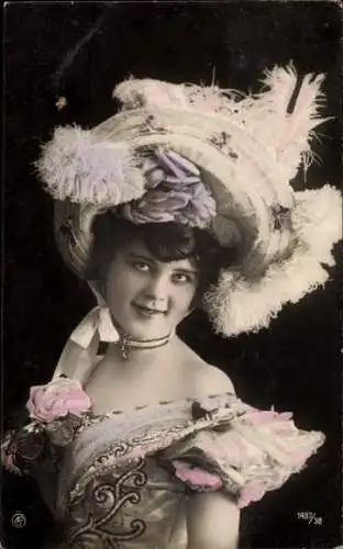 Ak Frau mit Hut, Portrait