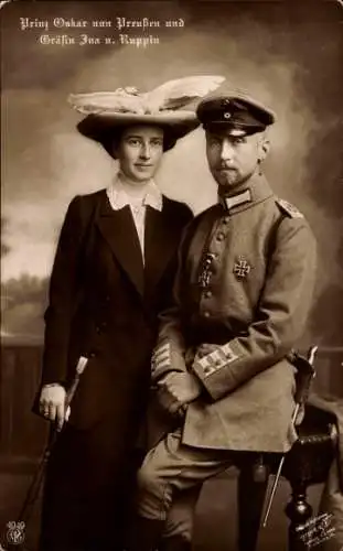 Ak Oskar Prinz von Preußen, Gräfin Ina Marie, Portrait, Uniform, Eisernes Kreuz