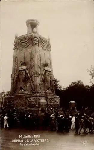 CPA Defile de la Victoire, Le Cenotaphe, 14 Juillet 1919