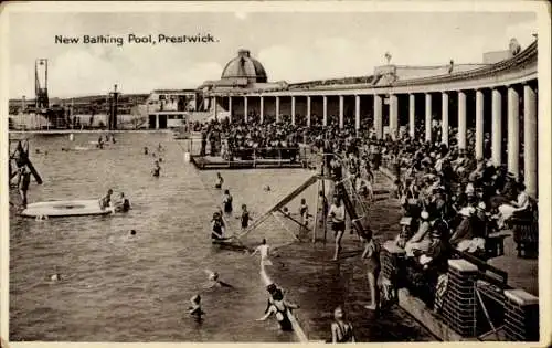 Ak Prestwick Schottland, New Bathing Pool, Menschenmenge, Schwimmer, Wasser, Spielgeräte