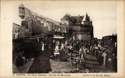 Ak Dieppe Seine Maritime, Le Vieux Château, Kermesse, Menschen, Stände, festliche Atmosphäre