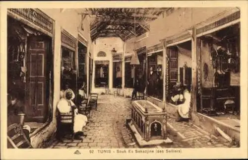 Ak Tunis Tunesien, Souk Es Sekadjine, Märkte, Menschen, historische Architektur