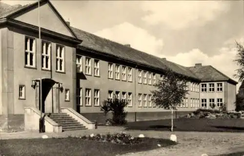 Ak Schwaan in Mecklenburg, Polytechnische Oberschule