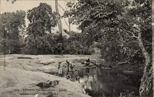 Ak Dubréka in Guinea, Einheimische am Fluss