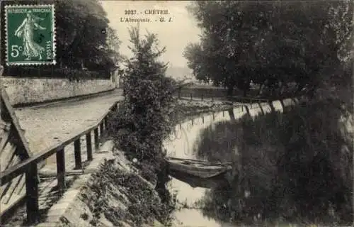 Ak Créteil Val de Marne, L'Abreuvoir, Flussufer, Boot, Weg, Bäume, Schwarz-Weiß-Anmutung