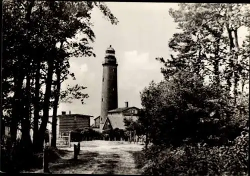 Ak Ostseebad Prerow auf dem Darß, Leuchtturm, Bäume, Strasse,  Fotografie