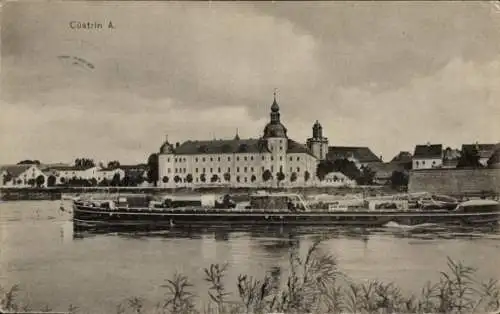 Ak Kostrzyn nad Odrą Cüstrin Küstrin Ostbrandenburg, Blick auf Gebäude, Wasser, Schloss, boote