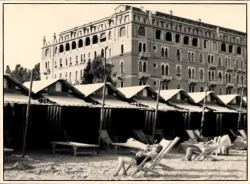 Ak Strand mit Umkleidekabinen