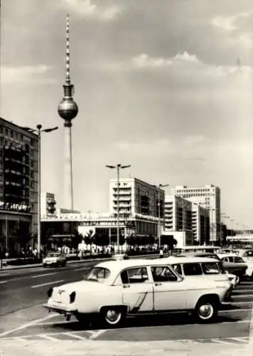 Ak Berlin Mitte, Partie in der Karl Marx Allee mit Fernsehturm, Autos, Hochhäuser