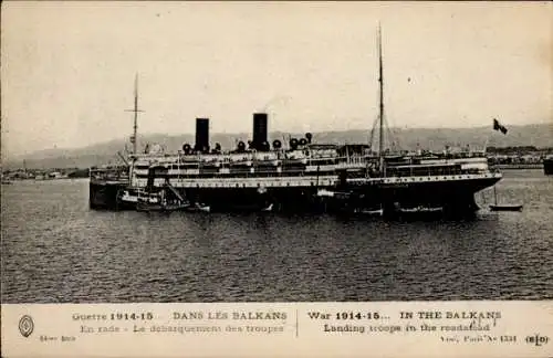 CPA Guerre 1914-1915, Dans les Balkans, En rade, débarquement des troupes