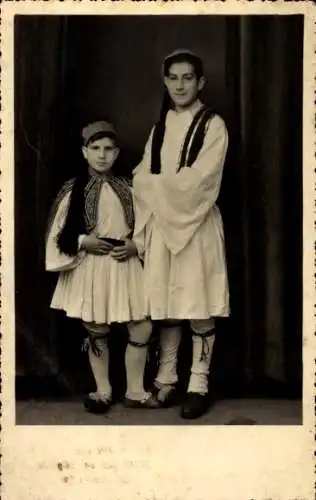 Ak Kinder in griechischer Tracht, Portrait