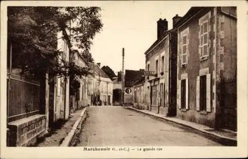 Ak Marchenoir Loir et Cher, Schmale Straße, Gebäude im historischen Stil, Schwarzweißfoto