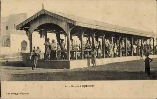 Ak Djibouti Dschibuti, Markt, Menschen, Verkaufsstände, Architektur