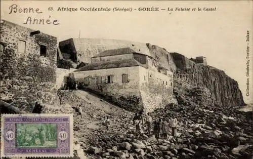 Ak Gorée Dakar Senegal, Felsige Küste, Castel, historische Architektur, postale Gestaltung