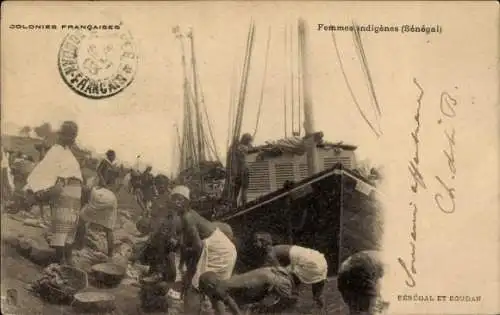 Ak Senegal, Frauen, indigene Frauen, Holzboot, Menschen bei der Arbeit, traditionelle Kleidung
