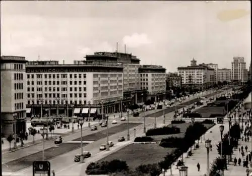 Ak Berlin Friedrichshain, Blick in die Stalinallee, heutige Karl Marx Allee