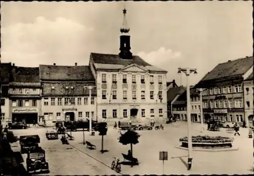 Ak Radeberg in Sachsen, Rathaus, Marktplatz,  Architektur, Autos, Menschen