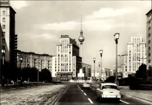 Ak Berlin Friedrichshain, Strausberger Platz, Fernsehturm, UKW Turm der Deutschen Post