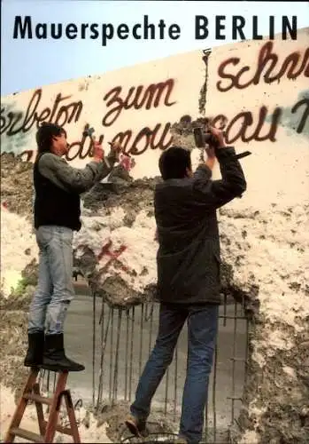 Ak Berlin Kreuzberg , Mauerspechte, Mauer nach dem 9. Nov. 89, Graffiti, Bauarbeiten