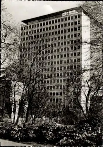 Ak Braunschweig in Niedersachsen, Hochhaus der Technischen Hochschule, Bäume, graue Wolken