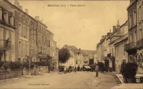 Ak Souillac Lot, Straßenansicht,  Gebäude, Menschen auf der Straße, 