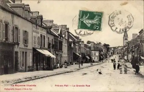 CPA Pré en Pail Mayenne, La Grande Rue