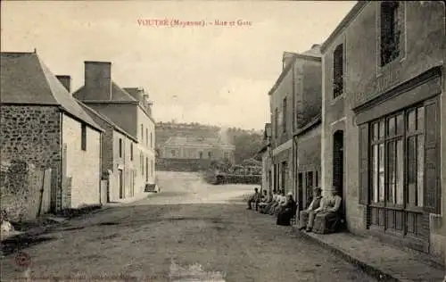 CPA Voutké Mayenne, Rue et Gare