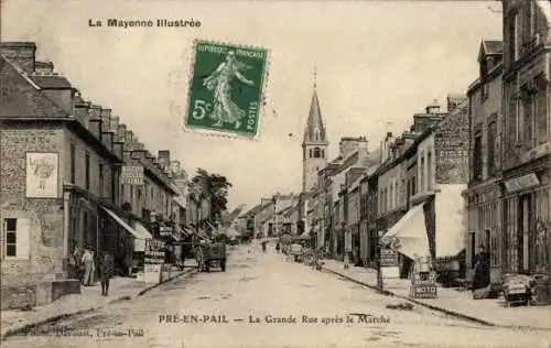 CPA Pré en Pail Mayenne, La Grande Rue après Marché