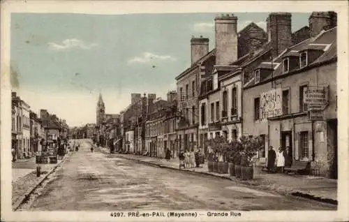 CPA Pré en Pail Mayenne, La Grande Rue