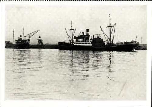 Ak Dampfer Annie Hugo Stinnes, Edmund Hugo Stinnes beim Kohlenlöschen in Königsberg