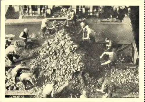 Ak Dampfer Julius Hugo Stinnes, Trimmen von Kohlenladung