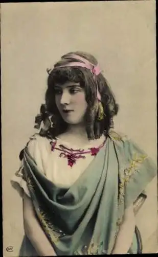 Ak Porträt einer jungen Frau, Tracht