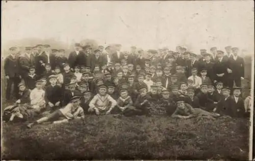 Foto Ak Gruppenbild Kinder, Jungen, Häverts Institut