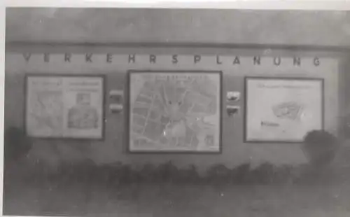 Original Foto Berlin Kreuzberg, Bauausstellung 17. 5. 1949, ca. 13 x 18 cm