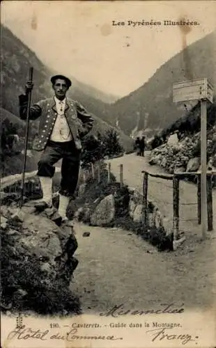Ak Cauterets Hautes Pyrénées , Mann in traditioneller Tracht mit Wanderstab steht an einem Weg...