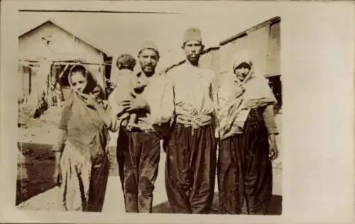 Foto Ak Familie in türkischer Volkstracht